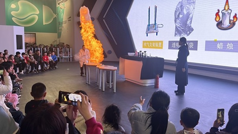 九游app：2024年最佳游戲推薦：從《奪寶奇兵》到《恐鬼癥》不容錯(cuò)過的冒險(xiǎn)之旅(圖1)