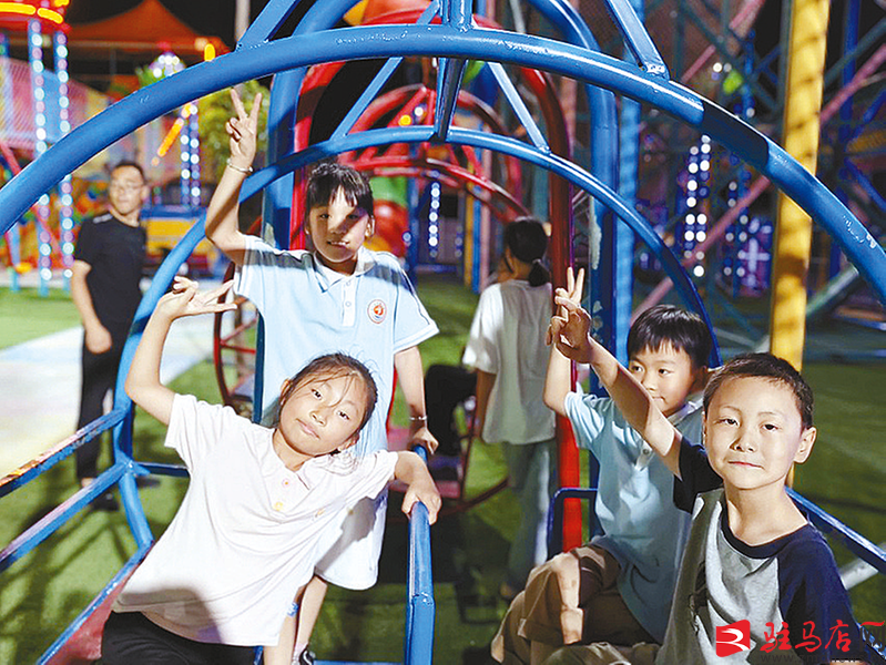 夏夜“遛”娃 快樂“童”行(圖4)