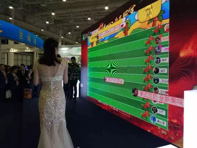 適合現(xiàn)場人數(shù)多在座位上就能開展的互動小游戲_萬人互動游戲推薦(圖2)