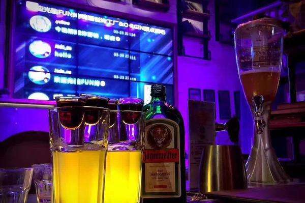 酷潮夜生活：大屏互動游戲點燃酒吧新激情