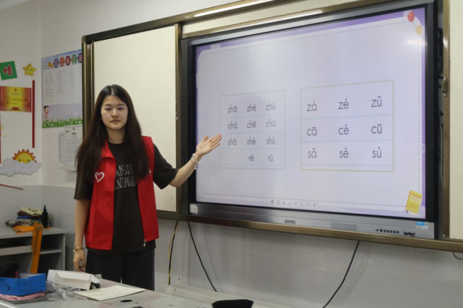2堂特色課多項互動游戲 湖大文學院學子創(chuàng)新推普教育潤澤五峰童心(圖2)
